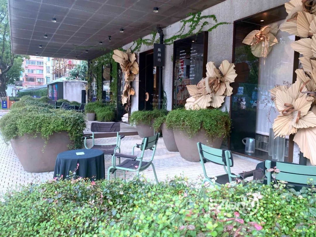 1675043765580337.jpg 花箱